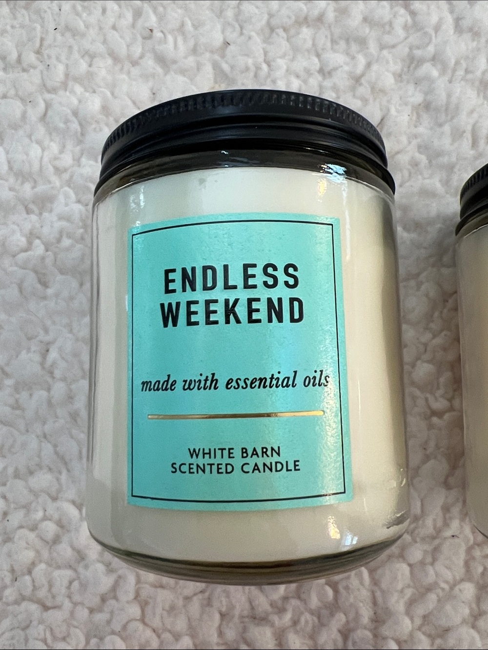 White Barn Twin Scented Candle Set in Tiki Beach & Endless Weekend - 7 oz each - Picture 2 of 5